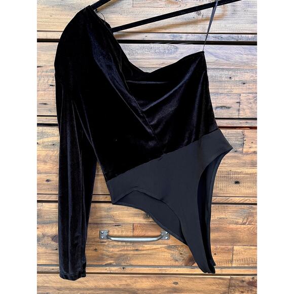 NOCTURNE Padded One Shoulder Velvet Bodysuit With Belt in Black Sz L - Picture 6 of 15